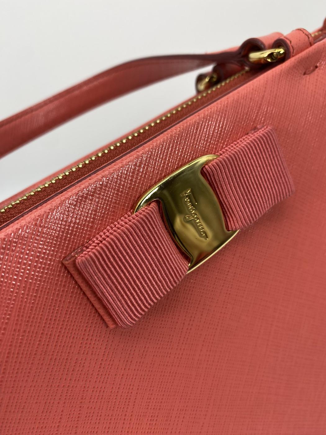 Salvatore Ferragamo サルヴァトーレ フェラガモ ショルダーバッグ 管理番号:5676