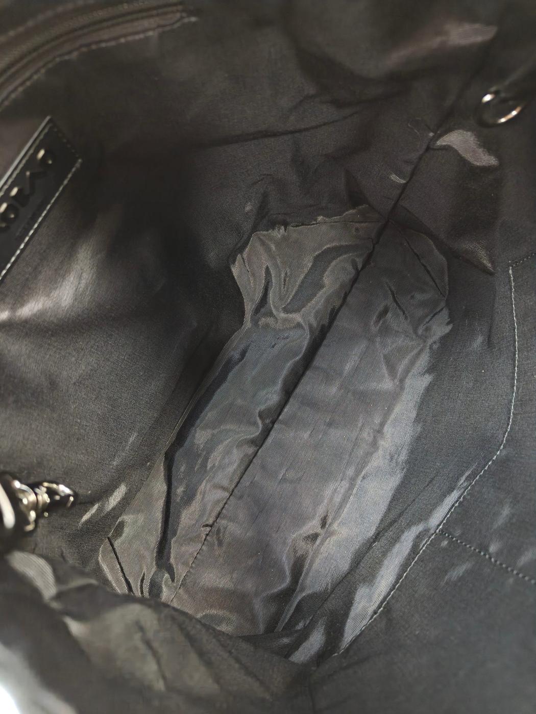 宝宝 ISSEY MIYAKE 水晶光泽两用手提包/单肩包,黑色。参考编号:10432。