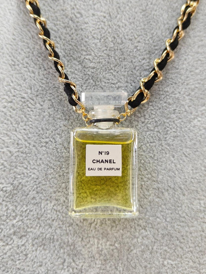 CHANEL No.19 Perfume Bottle Necklace Gold Item number: 11042