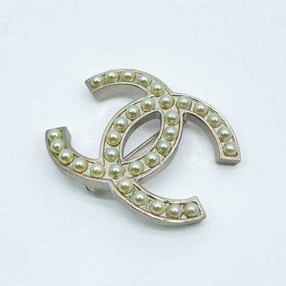 シャネル ブローチ CHANEL ピンブローチ ココマーク パールモチーフ シルバー 管理番号：7990