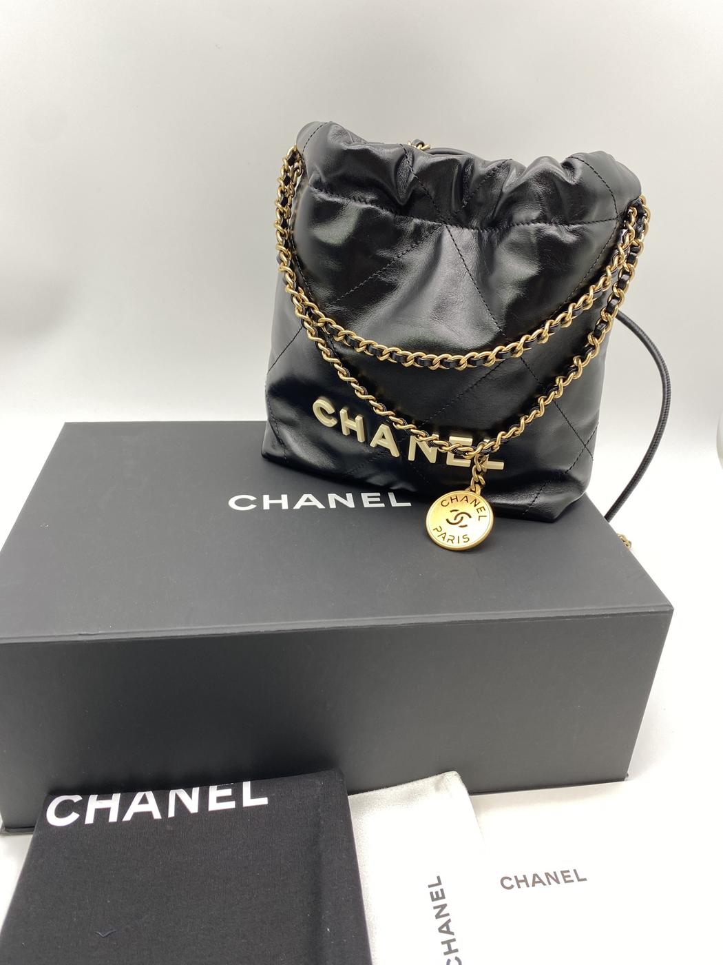 CHANEL シャネル 22 ミニ ハンドバック 黒×チェーンゴールド（ロゴ：ホワイト） 管理番号：8760