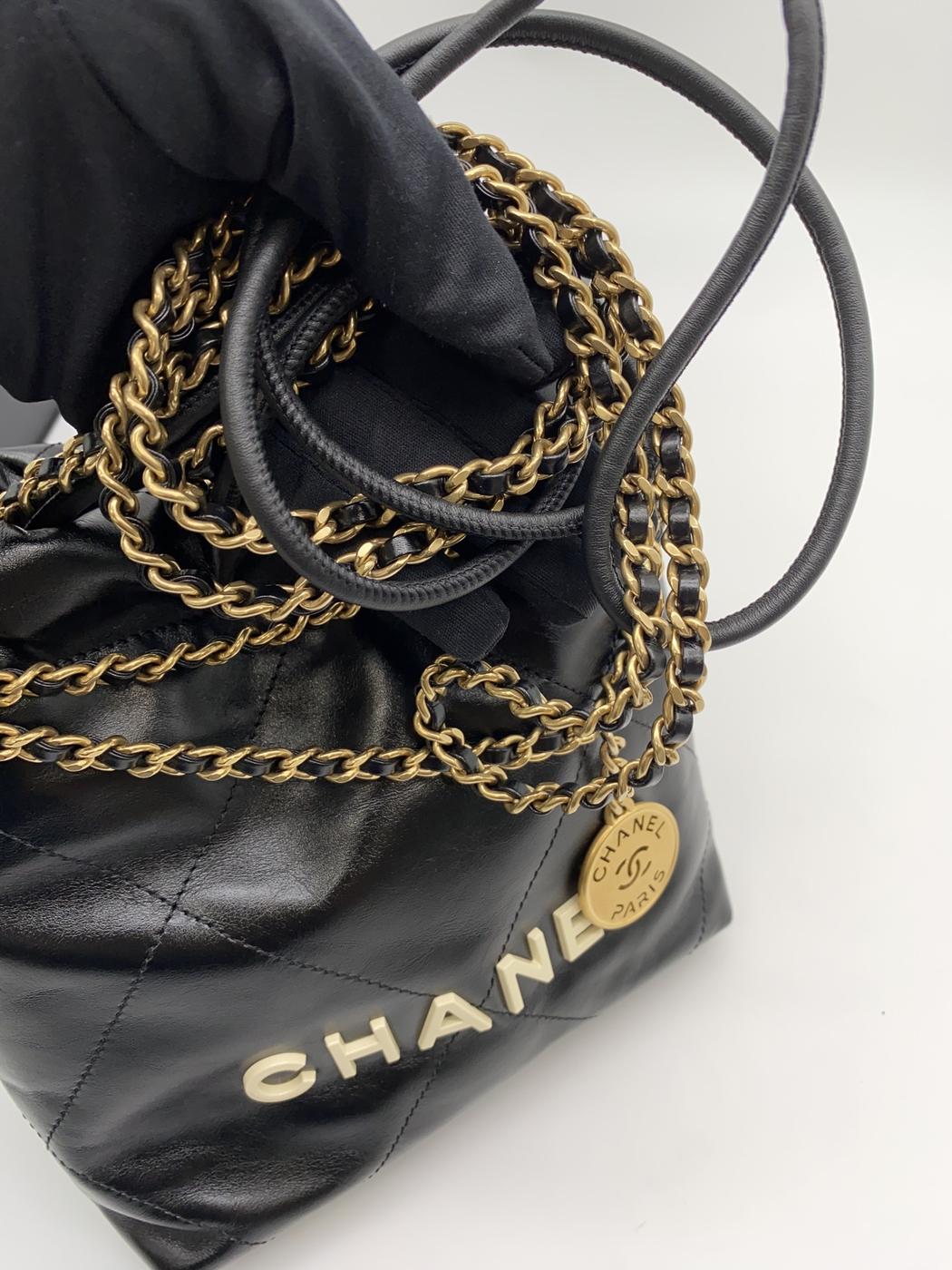 CHANEL シャネル 22 ミニ ハンドバック 黒×チェーンゴールド（ロゴ：ホワイト） 管理番号：8760