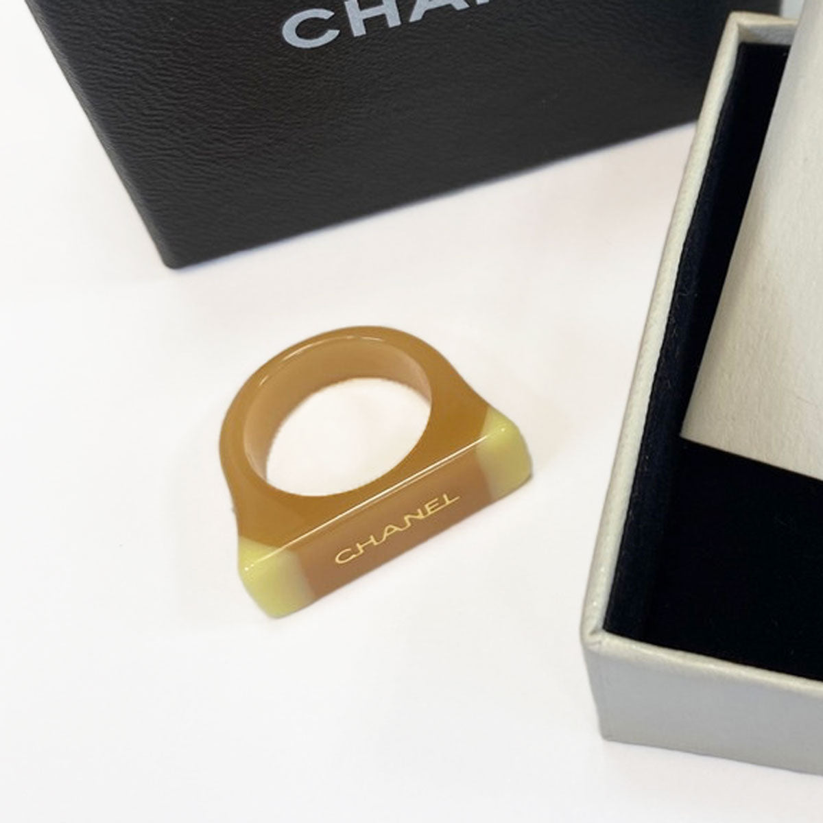 CHANEL シャネル プラスチック バンドリング 指輪 ベージュ ホワイト 管理番号：9552