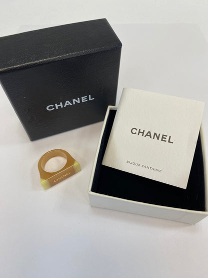 CHANEL シャネル プラスチック バンドリング 指輪 ベージュ ホワイト 管理番号：9552