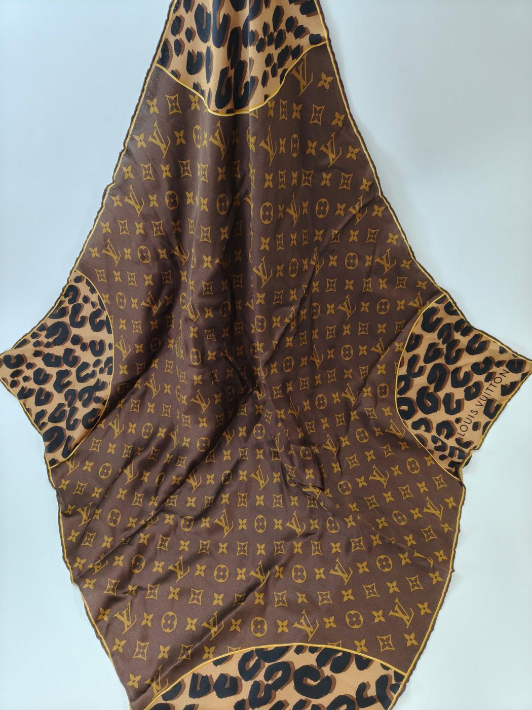 Louis Vuitton Carre Monogram Leopard Silk Scarf Brown Model Number: 11122