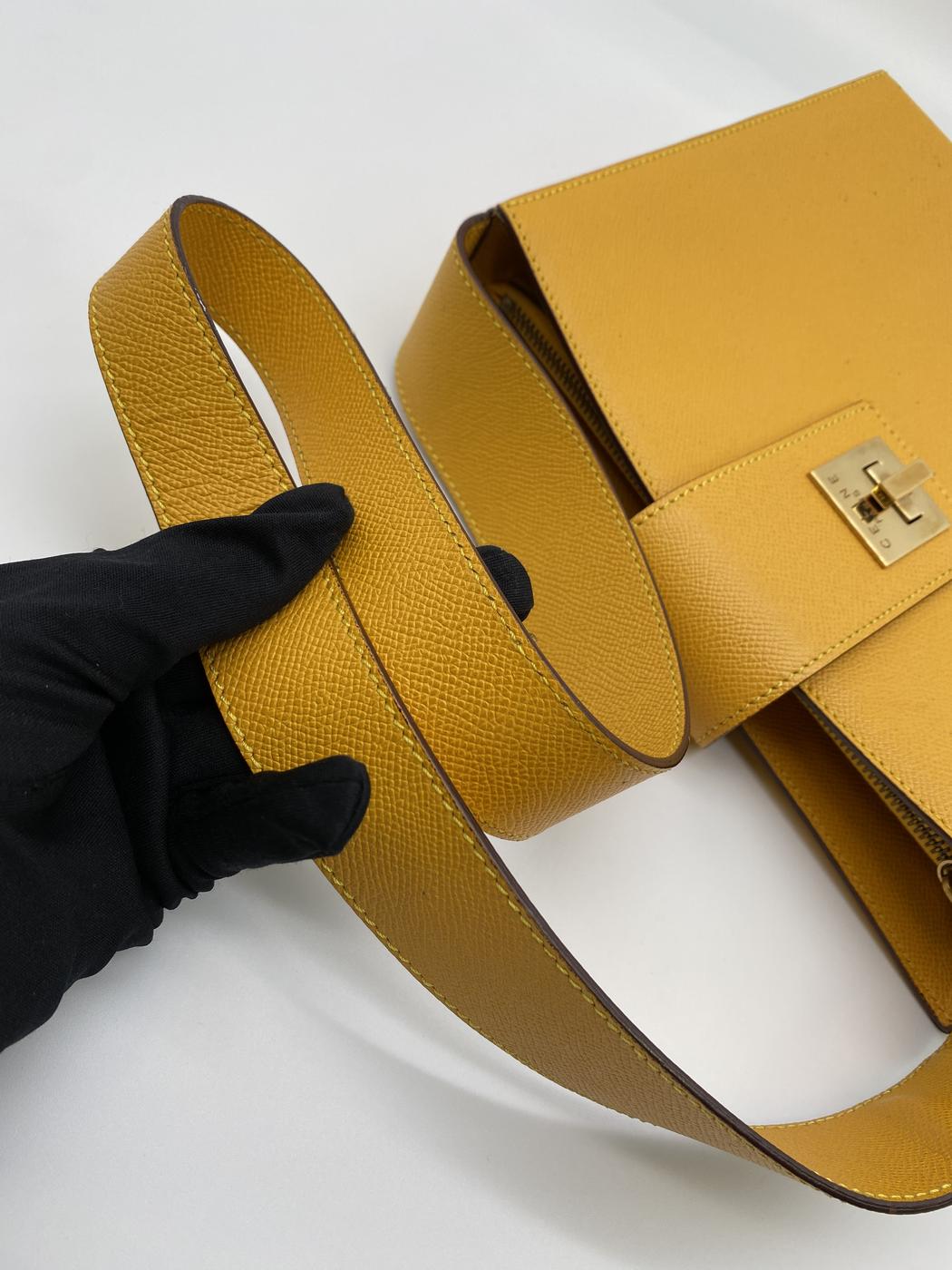 CELINE セリーヌ ショルダーバッグ イエロー ロゴ レザー ターンロック 管理番号：8293