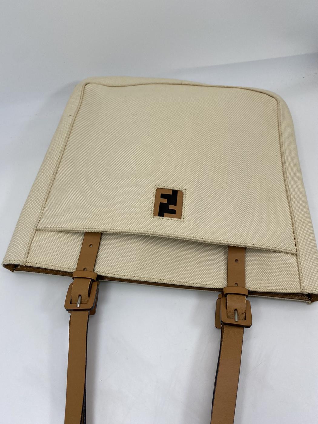 FENDI フェンディ ショルダーバッグ FFロゴ キャンバス 管理番号：6444