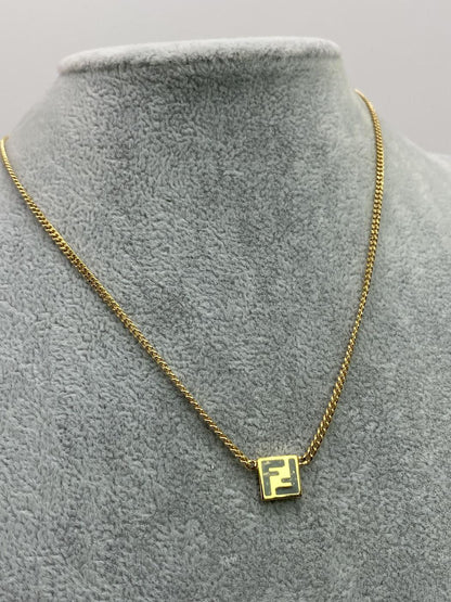 フェンディ FENDI フォーエバー ネックレス メタル 管理番号：8107