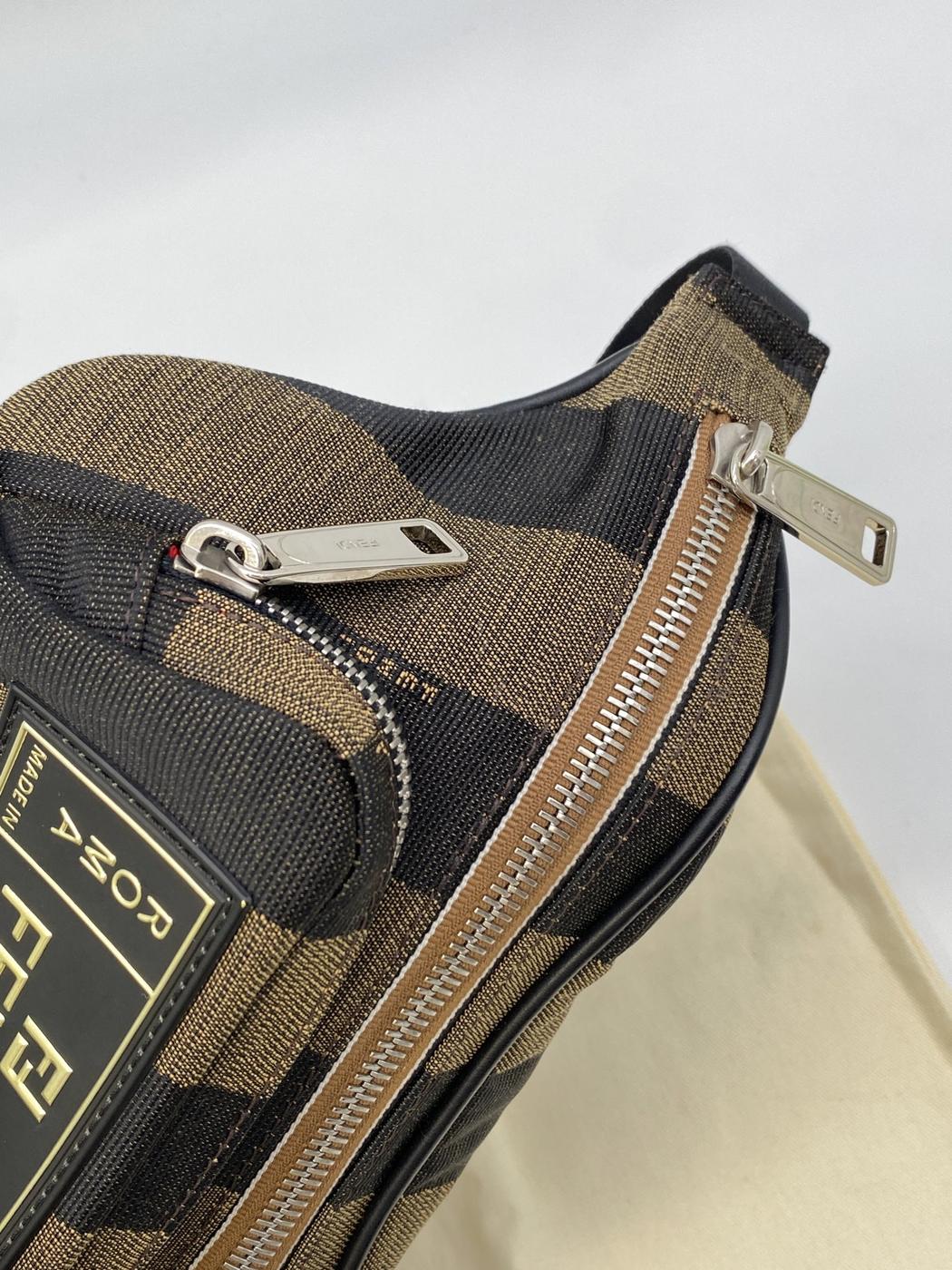 FENDI フェンディ ペカンストライプ ウエストバッグ ボディバッグ 7VA446  ユニセックス 管理番号：8744