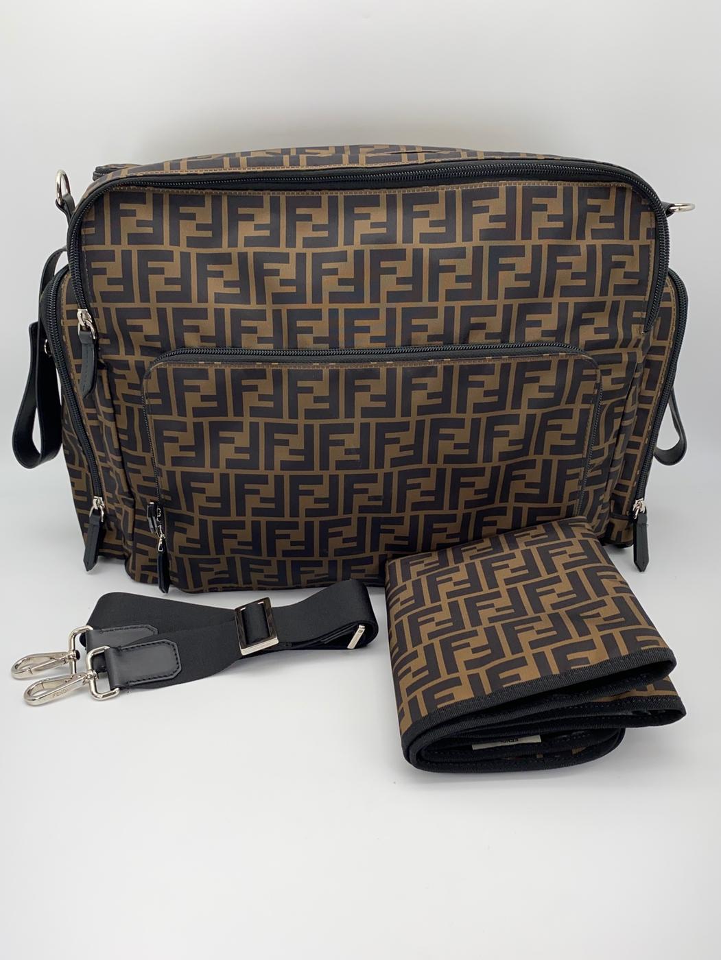 FENDI フェンディ ショルダーバッグ チェンジングバッグ 着替えバッグ 7VB013 ズッカ柄 ブラウン シルバー金具 管理番号：9043
