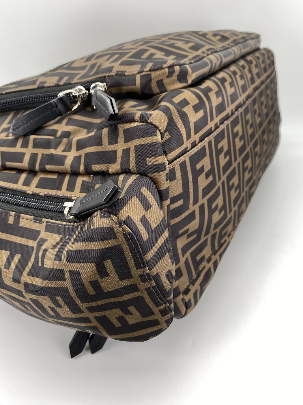 FENDI フェンディ ショルダーバッグ チェンジングバッグ 着替えバッグ 7VB013 ズッカ柄 ブラウン シルバー金具 管理番号：9043