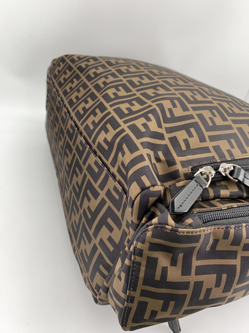 FENDI フェンディ ショルダーバッグ チェンジングバッグ 着替えバッグ 7VB013 ズッカ柄 ブラウン シルバー金具 管理番号：9043