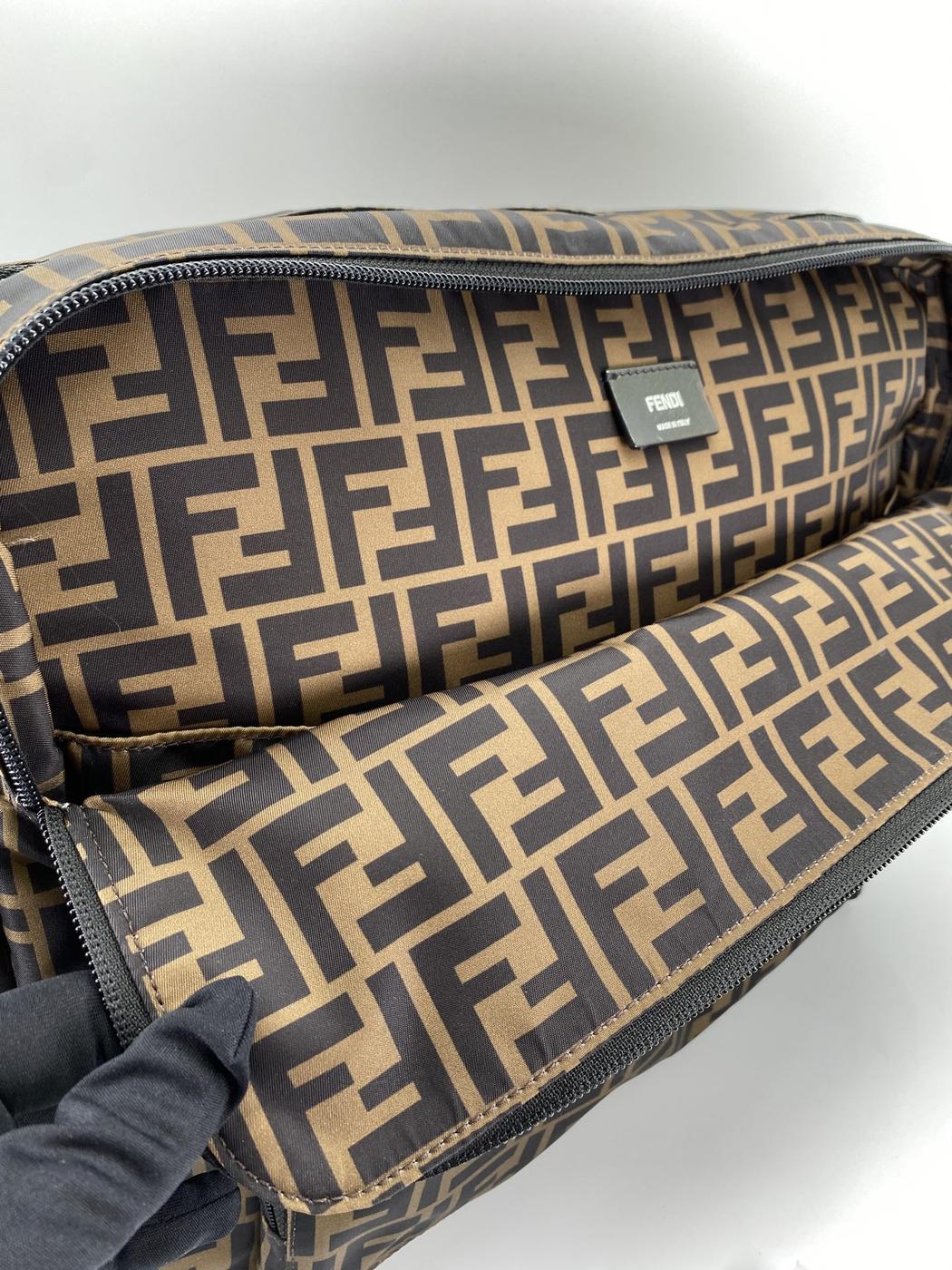 FENDI フェンディ ショルダーバッグ チェンジングバッグ 着替えバッグ 7VB013 ズッカ柄 ブラウン シルバー金具 管理番号：9043