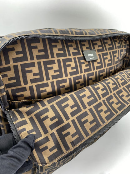 FENDI フェンディ ショルダーバッグ チェンジングバッグ 着替えバッグ 7VB013 ズッカ柄 ブラウン シルバー金具 管理番号：9043