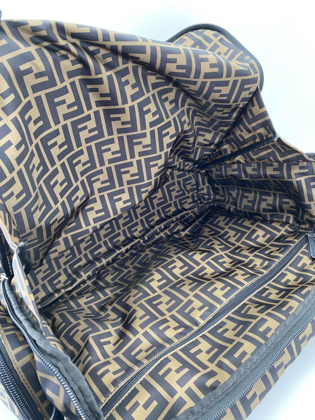 FENDI フェンディ ショルダーバッグ チェンジングバッグ 着替えバッグ 7VB013 ズッカ柄 ブラウン シルバー金具 管理番号：9043