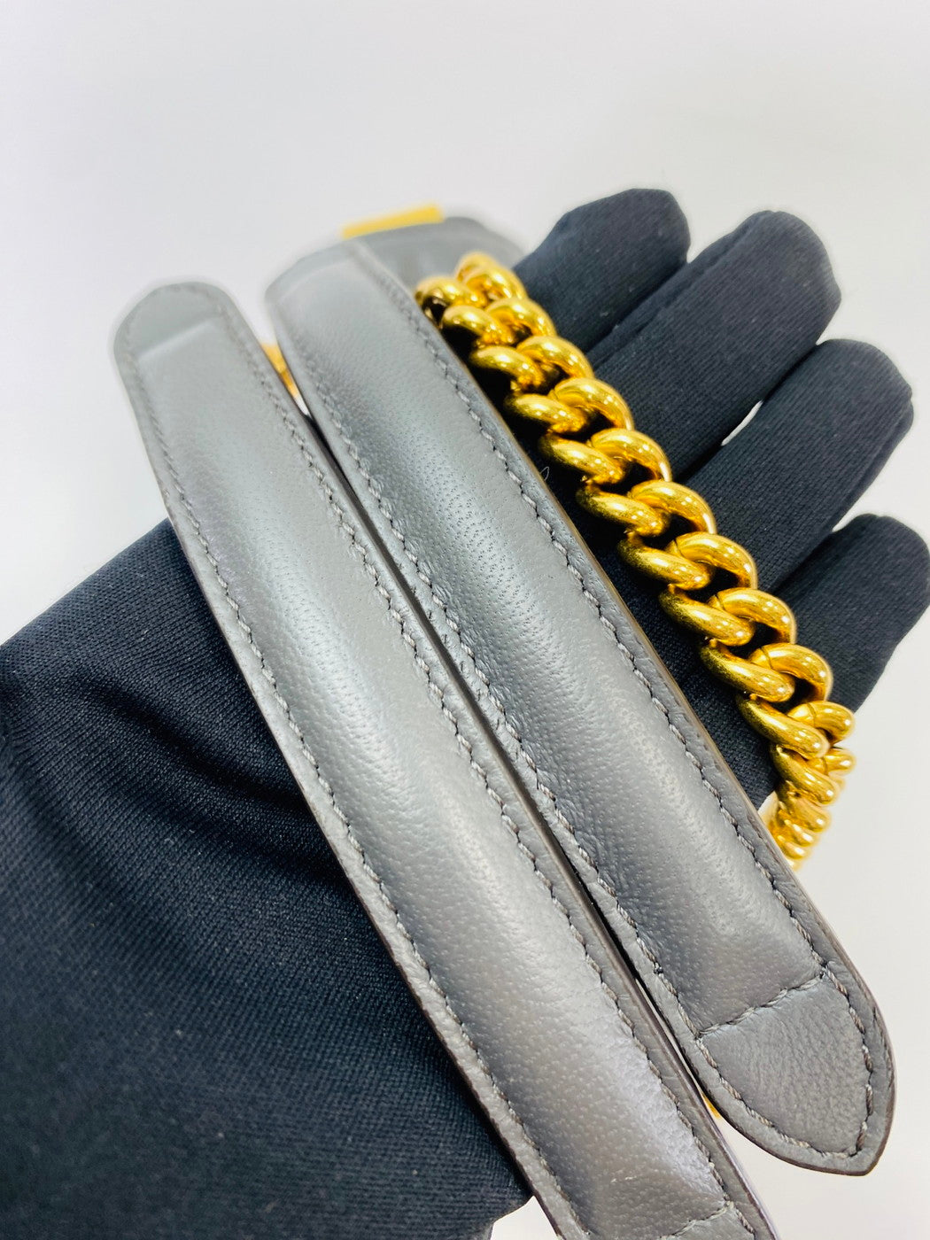 フェンディ FENDI ショルダーバッグ チェーンショルダー グレー 8VR739AH9C 管理番号：9654