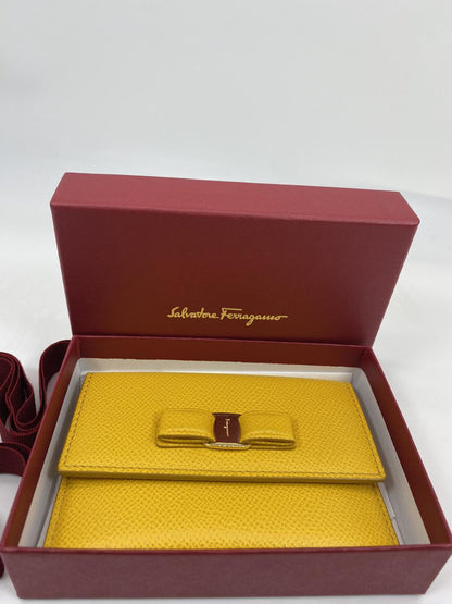 フェラガモ Salvatore Ferragamo パスケース カードケース ヴァラリボン 黄色 イエロー 管理番号：7196