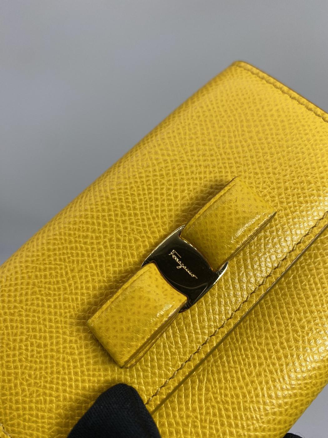フェラガモ Salvatore Ferragamo パスケース カードケース ヴァラリボン 黄色 イエロー 管理番号：7196