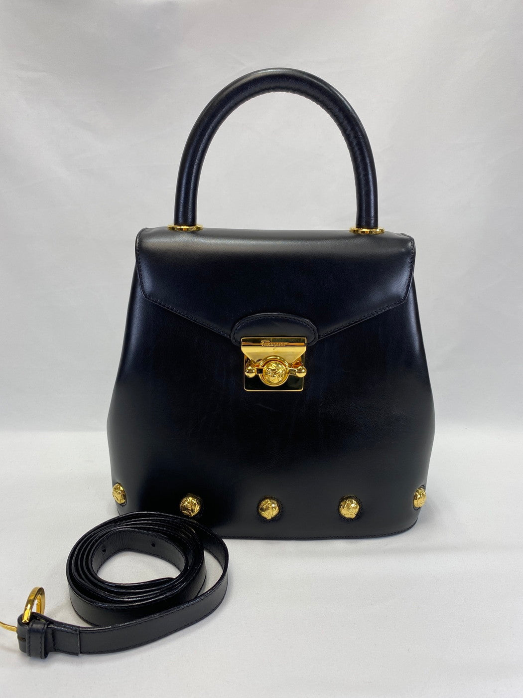 Salvatore Ferragamo サルヴァトーレフェラガモ ハンドバッグ スタッズ ヒール金具 チャーム ゴールド ロゴ金具 カーフレザー 管理番号：9537