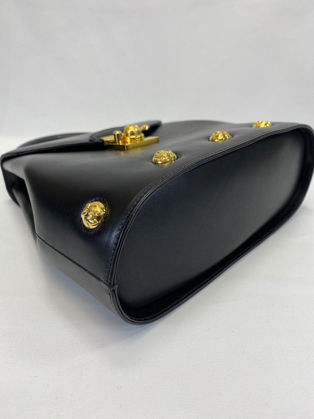 Salvatore Ferragamo サルヴァトーレフェラガモ ハンドバッグ スタッズ ヒール金具 チャーム ゴールド ロゴ金具 カーフレザー 管理番号：9537