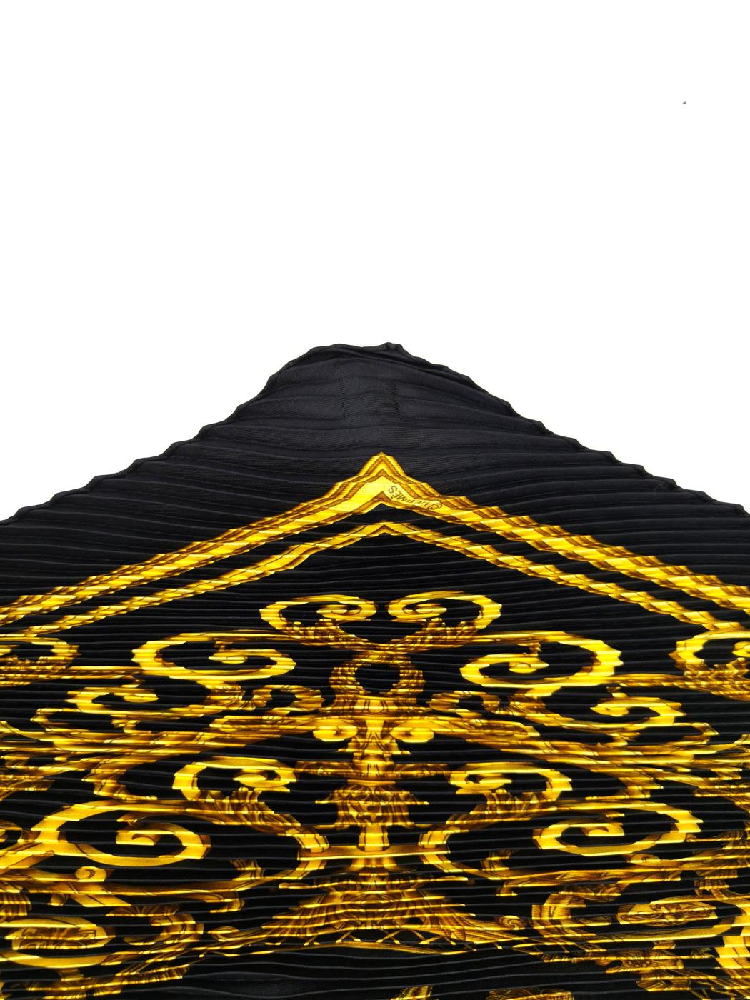 HERMES Carre Pleated Scarf "Pegasus" Scarf Black x Gold Item No.: 11501