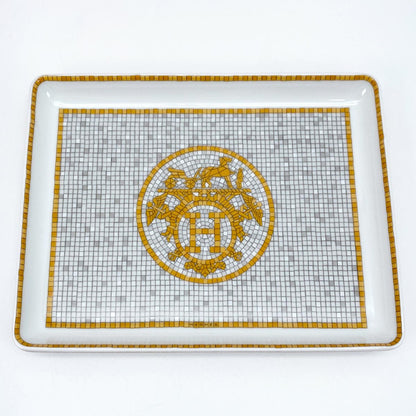 新品同様 HERMES エルメス 食器 トレー モザイク 24 ゴールド PM P026089P ポーセリン/24Kゴールド シルクスクリーンプリント 管理番号：9156