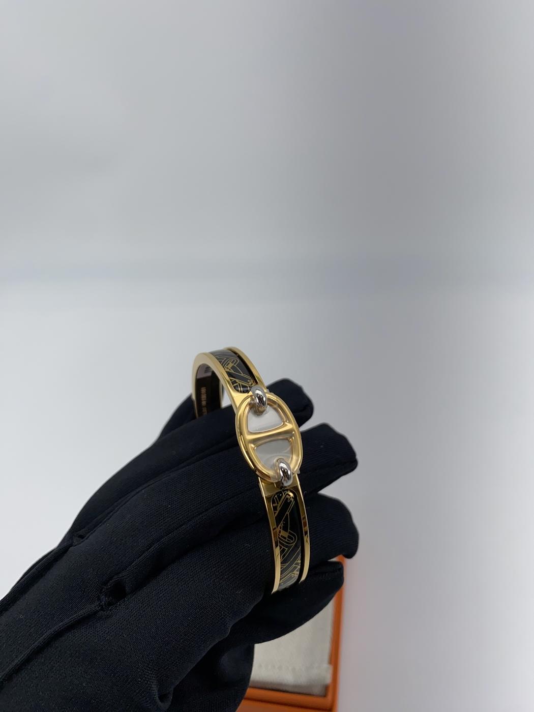 爱马仕 (HERMES) 迷你 Click Chaine d'Ancre PM 手链，金色/黑色，金色配件，近乎全新。参考编号：9173