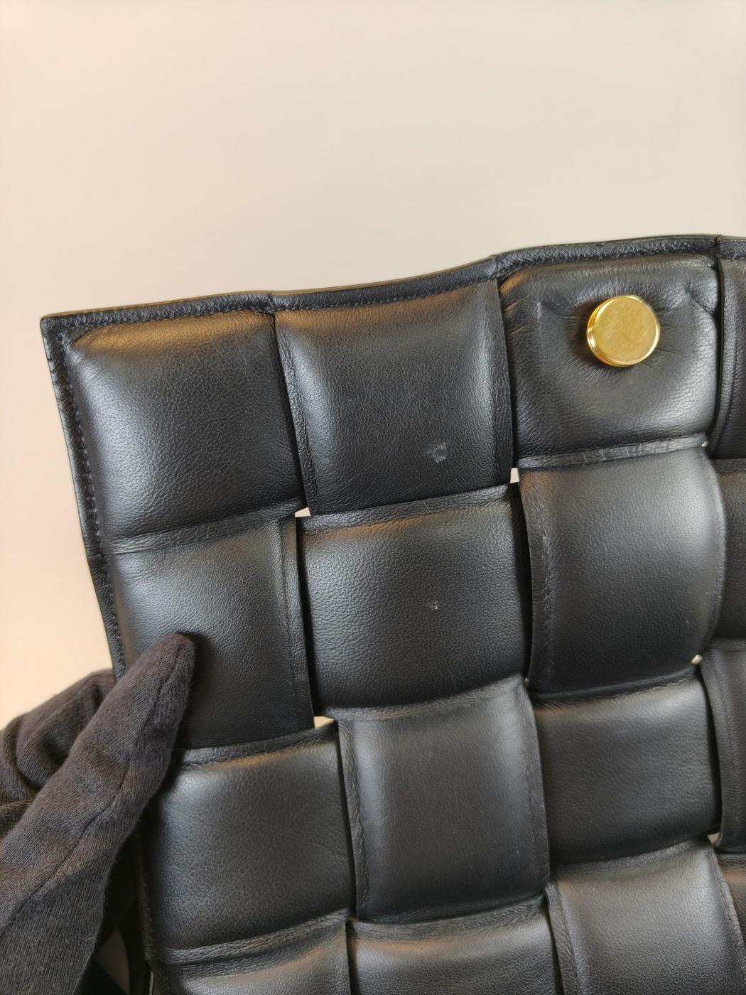 Bottega Veneta ボッテガ パデッド カセット イントレチャート ショルダーバッグ ブラック 管理番号：10747