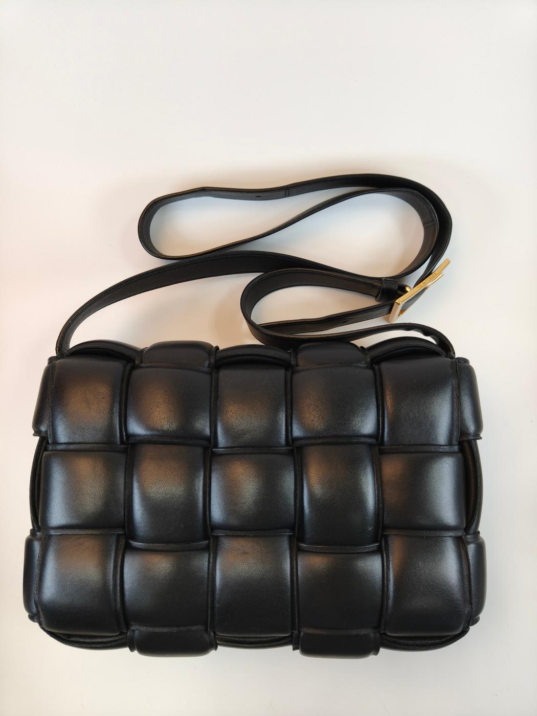 Bottega Veneta ボッテガ パデッド カセット イントレチャート ショルダーバッグ ブラック 管理番号：10747