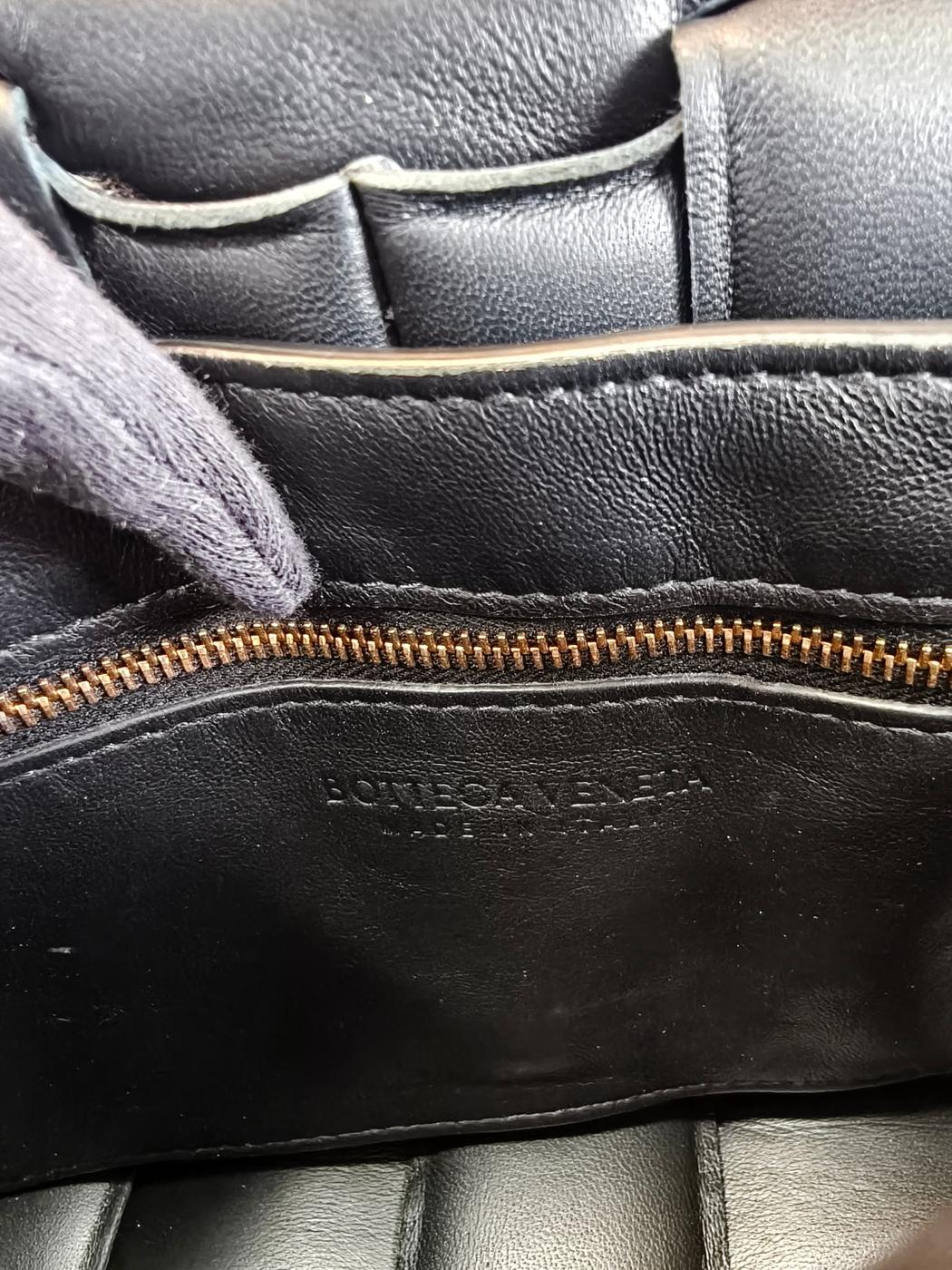 Bottega Veneta ボッテガ パデッド カセット イントレチャート ショルダーバッグ ブラック 管理番号：10747