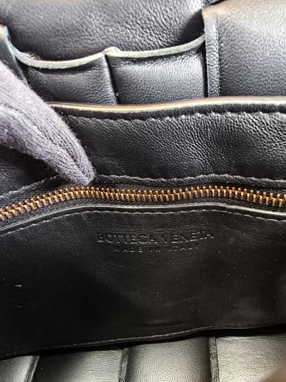 Bottega Veneta ボッテガ パデッド カセット イントレチャート ショルダーバッグ ブラック 管理番号：10747