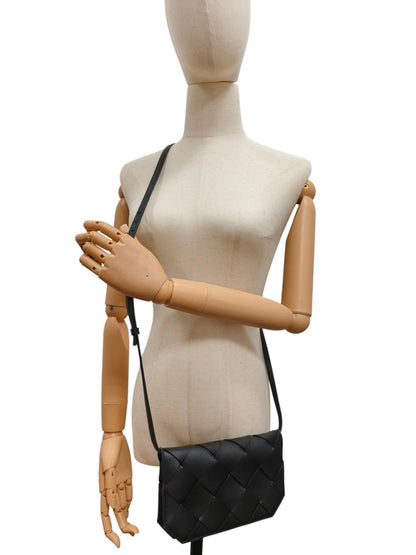 BOTTEGA VENETA カセット マキシイントレチャート ショルダーバッグ 黒 管理番号：11848