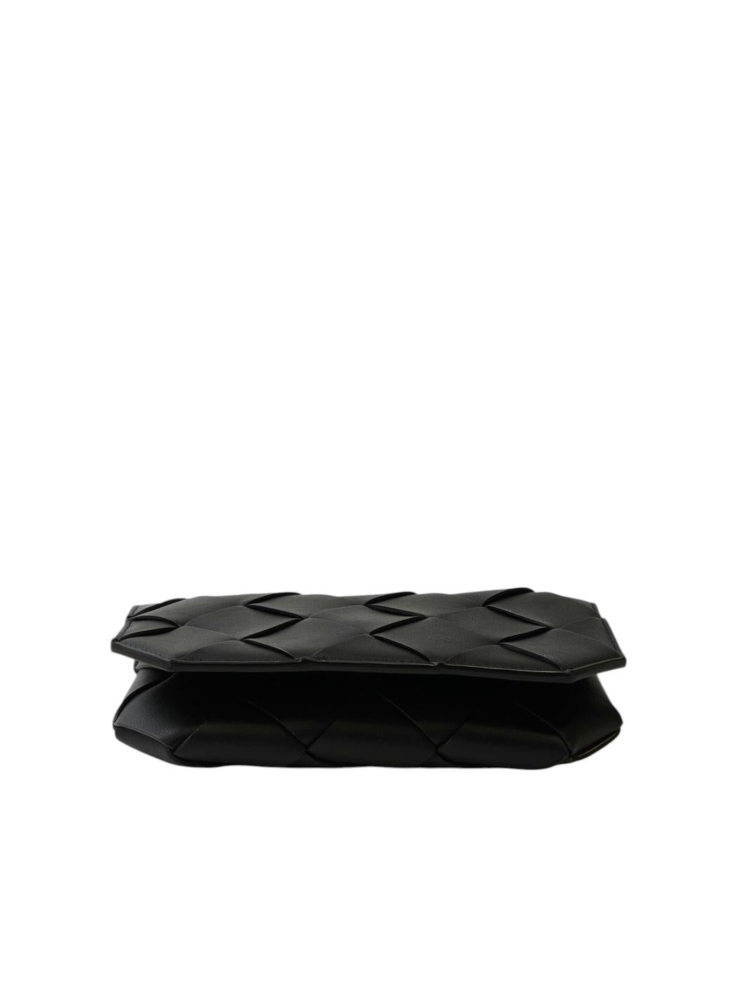BOTTEGA VENETA カセット マキシイントレチャート ショルダーバッグ 黒 管理番号：11848