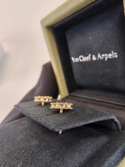 VanCleef ＆ Arpels ヴァンクリーフ スウィートアルハンブラ シェル ピアス ホワイト 管理番号：10398