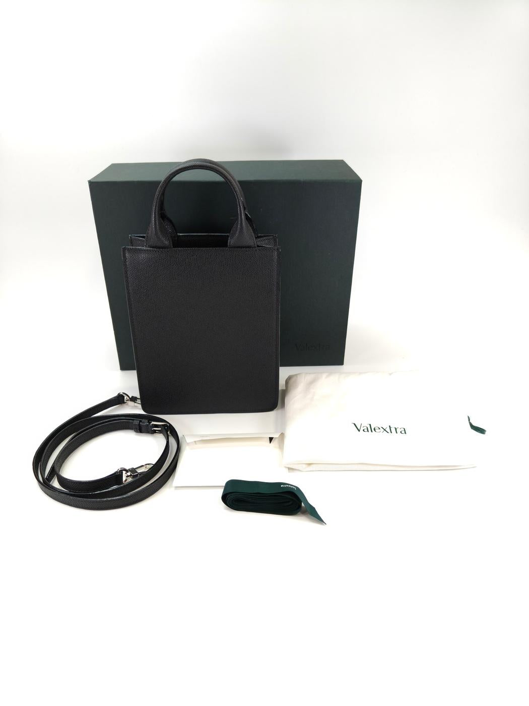 Valextra Boxy Micro 两用单肩包/手提包，黑色，参考编号：10531